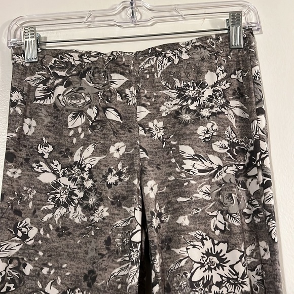 Hot Kiss gray/white floral bell bottom leggings - Picture 2 of 8